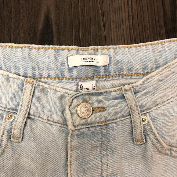 Women’s Distressed Light Wash Denim Jeans - Picture 5 of 5